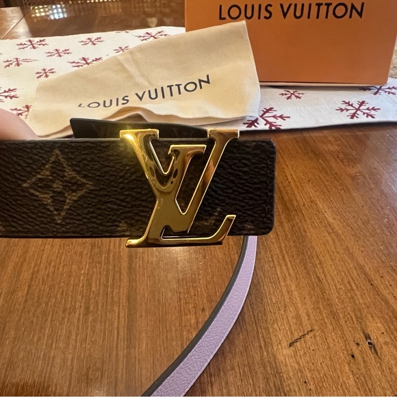 LV Initiales Reversible Belt - Picture 11 of 13